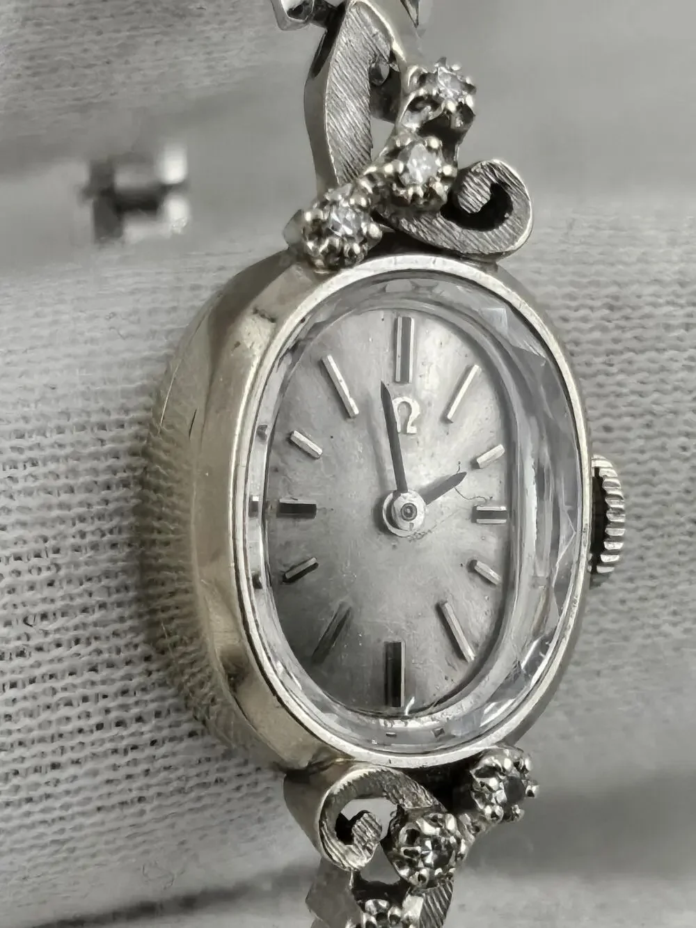 Vintage 1966 OMEGA Ladies 6 Diamond 14k Cocktail Watch 17 Jewel 484 Cal Runs